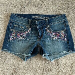 Women’s American Eagle Jean shorts low rise size 0